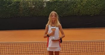 Elisabetta Bucci con la coppa Under 11 regionale